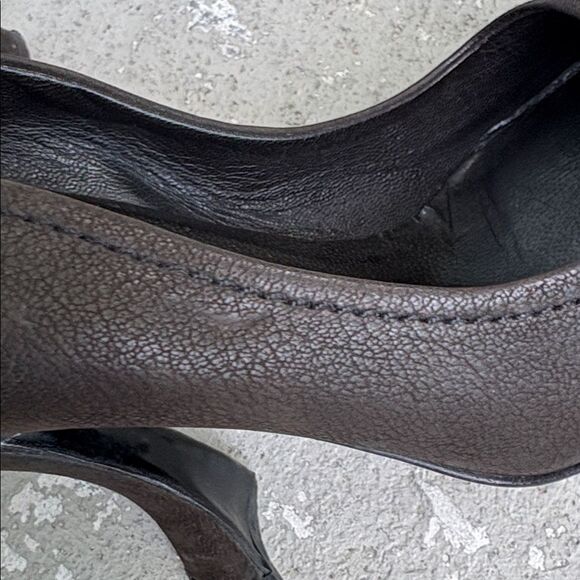 Prada spools or heek pumps - Picture 11 of 13